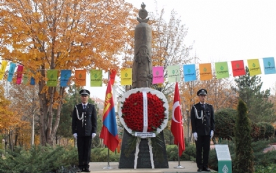 LAID A WREATH TO THE STATUE OF CHINGGIS KHAAN