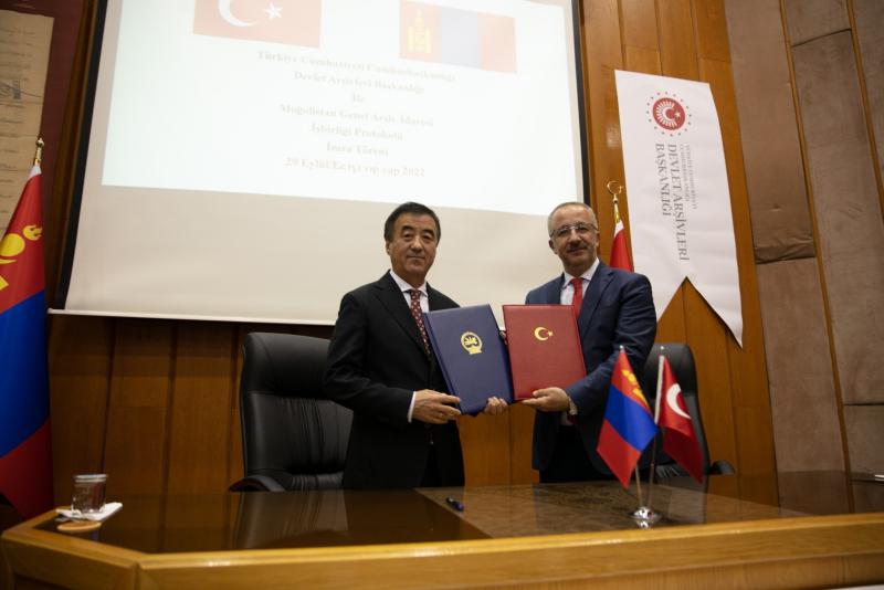 AMBASSADOR H.E. MR. G.MUNKHBAYAR SIGNS A BILATERAL PROTOCOL FOR ARCHIVES