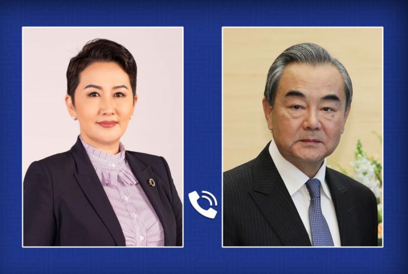 Minister of Foreign Affairs holds telephone conversation with her Chinese counterpart
