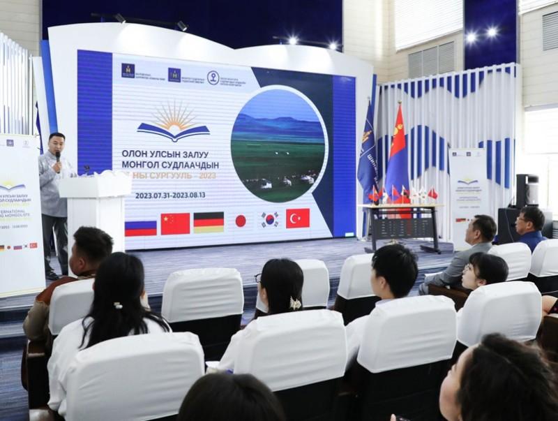 Summer School for Young Mongolists Begins
