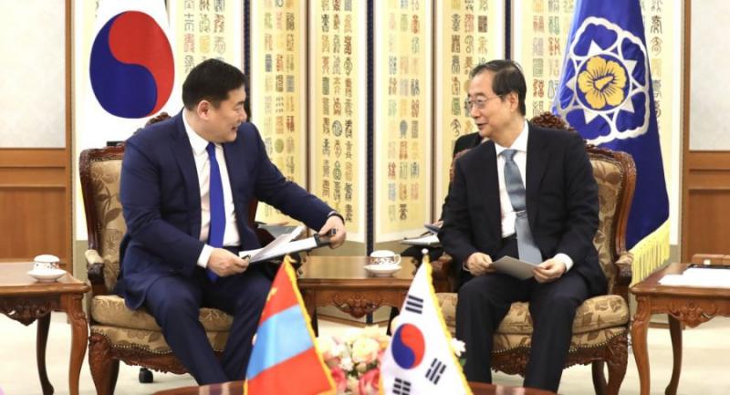 Prime Ministers of Mongolia and the Republic of Korea Hold Meeting